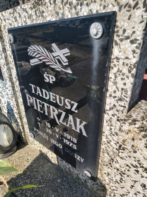 Tadeusz Pietrzak 1918 Brzeg - Grobonet - Wyszukiwarka osób pochowanych