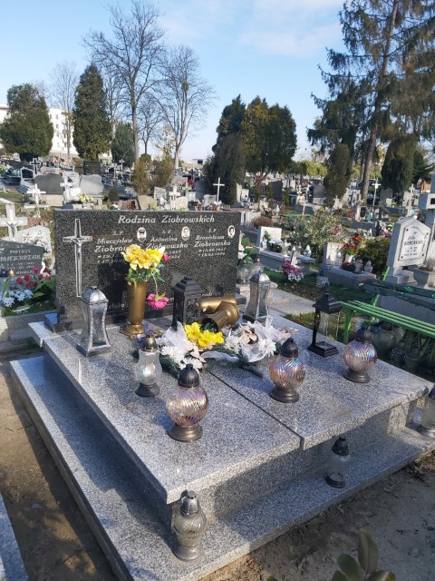 Mieczysław Ziobrowski 1925 Brzeg - Grobonet - Wyszukiwarka osób pochowanych