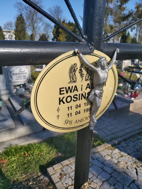 Adam Kosiński 1999 Brzeg - Grobonet - Wyszukiwarka osób pochowanych