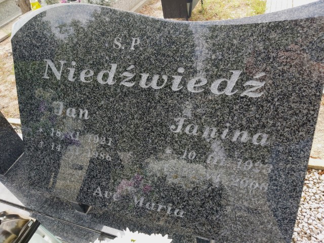 Janina Niedźwiedź 1923 Brzeg - Grobonet - Wyszukiwarka osób pochowanych
