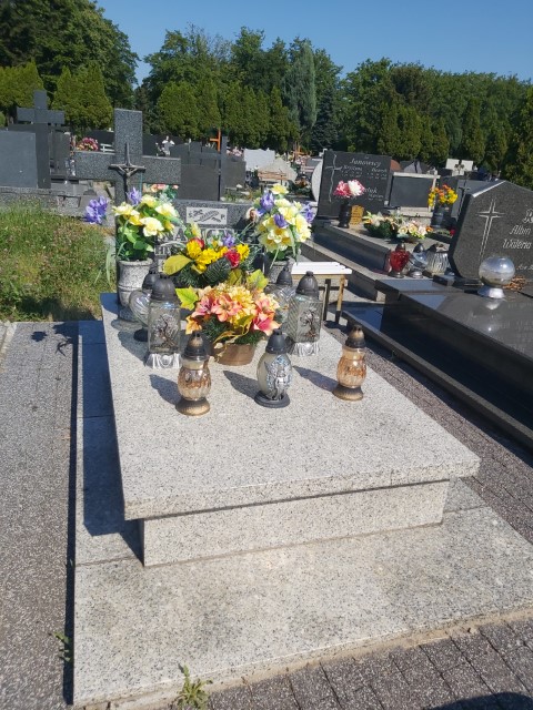 Helena Mania 1913 Brzeg - Grobonet - Wyszukiwarka osób pochowanych