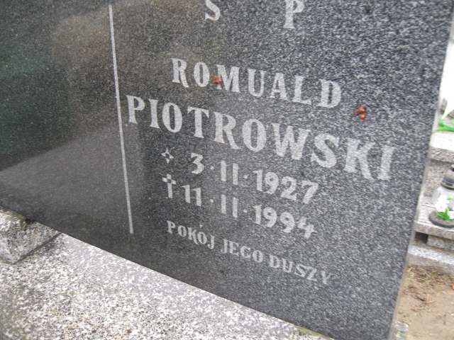 Romuald Piotrowski 1927 Brzeg - Grobonet - Wyszukiwarka osób pochowanych